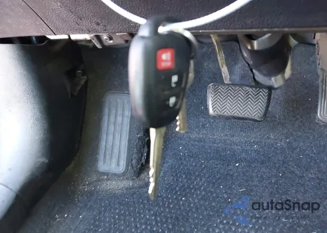 2016 Toyota Rav4 Le z USA, uszkodzony, nr VIN 2T3BFREV0GW422341